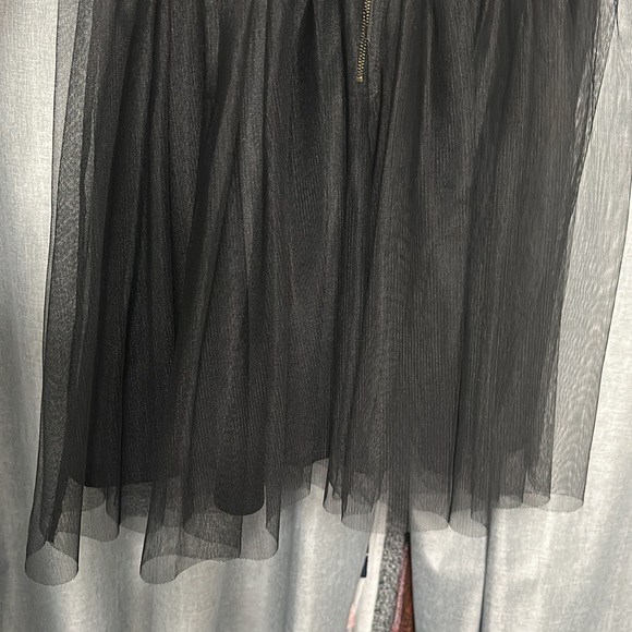 Black Sleeveless Floral Lattice V-Neck Tulle Skater Prom Dress - Picture 4 of 5